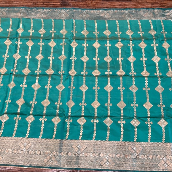 Other - Elegant teal saree